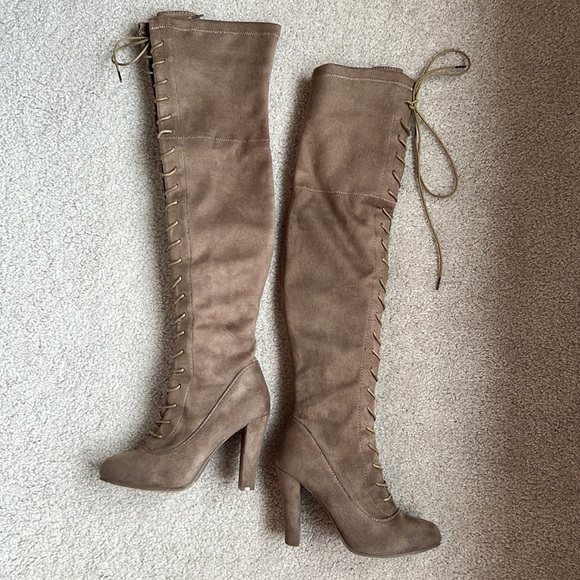 Lace-Up Over the Knee Boots - Picture 5 of 6